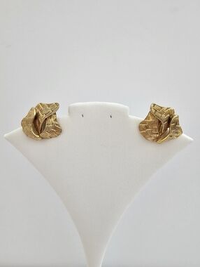 Vintage Signed Castlecliff Textured Gold-Tone Leaf Post Earrings